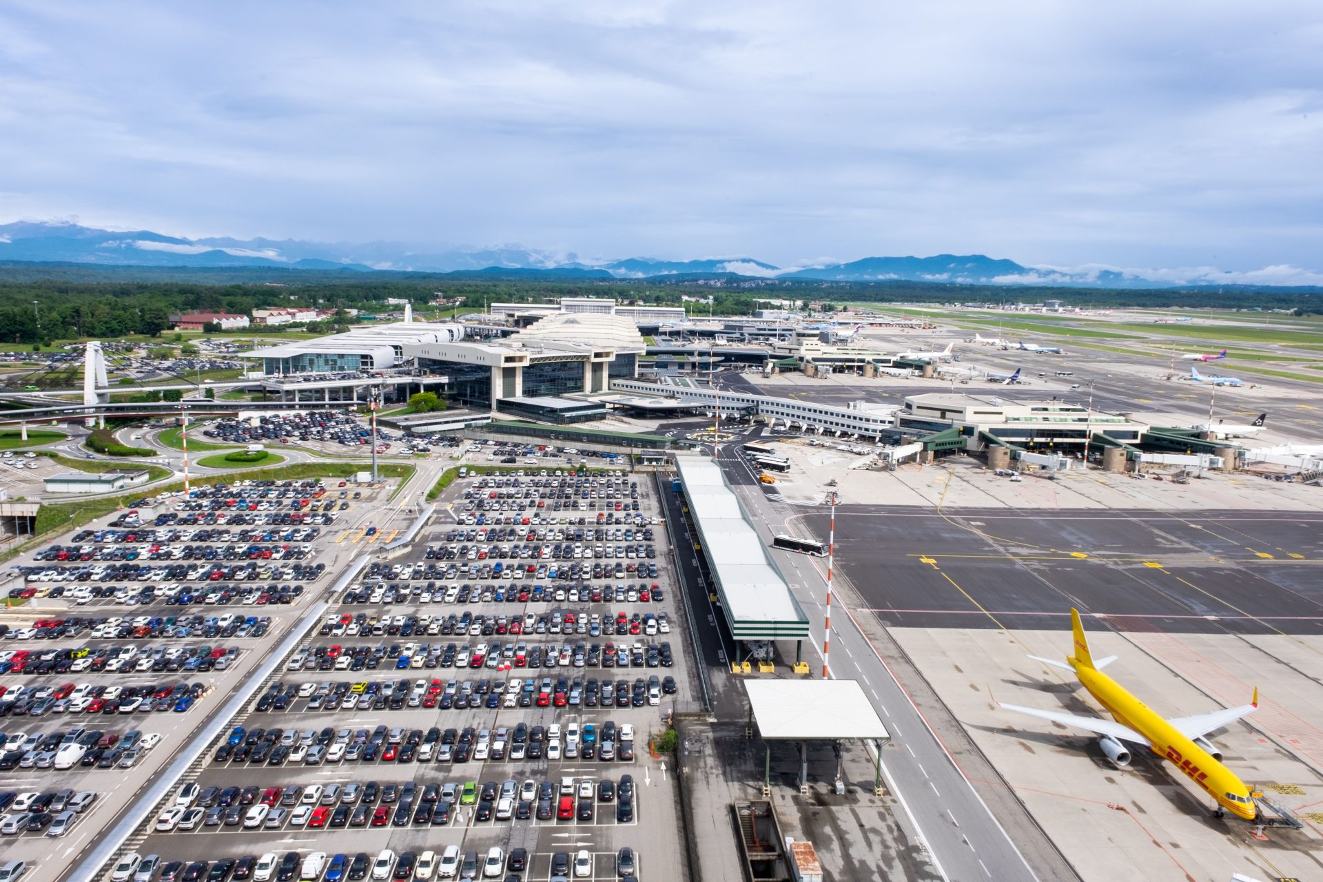 Fotografie parcare aeroport (imagine principală)